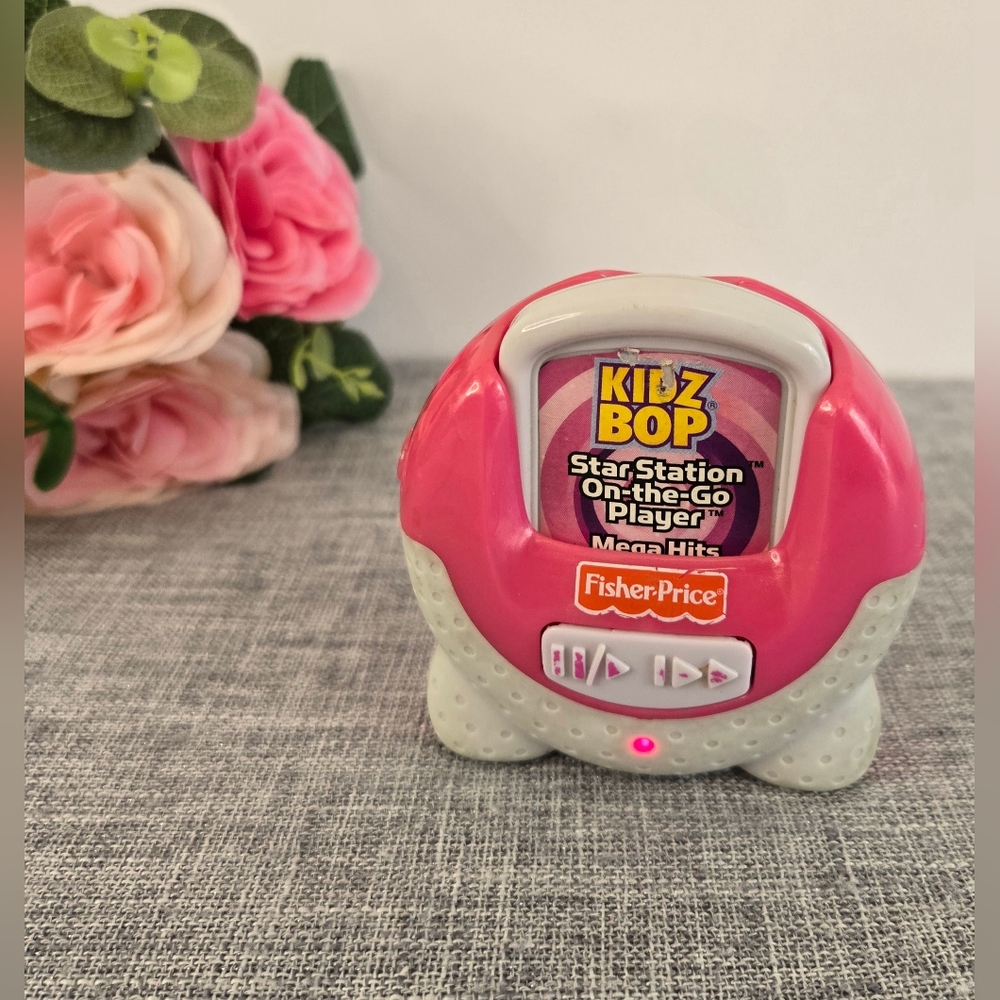 Vintage Kidz Bop Star Station‎ on the go potable player girls pink w/ cartridge